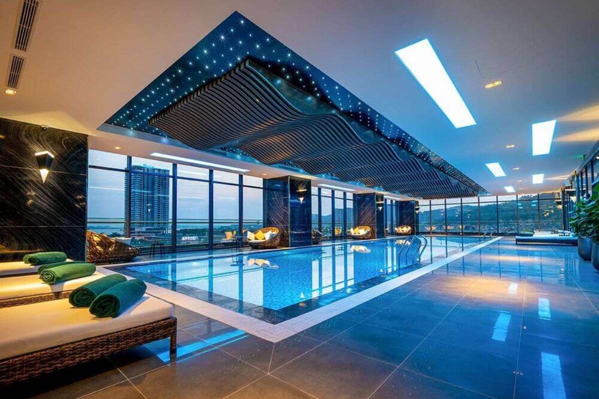 Four Seasons Pool