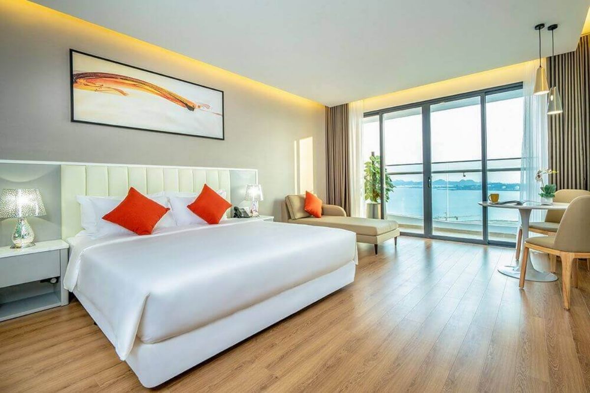 Deluxe Ocean Room at Eastin Halong
