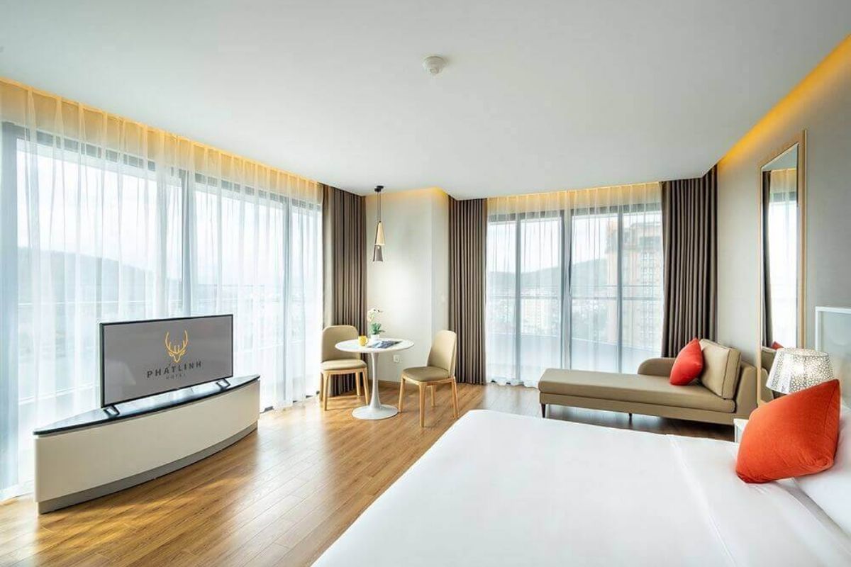 Grand Deluxe Ocean View at Eastin Halong
