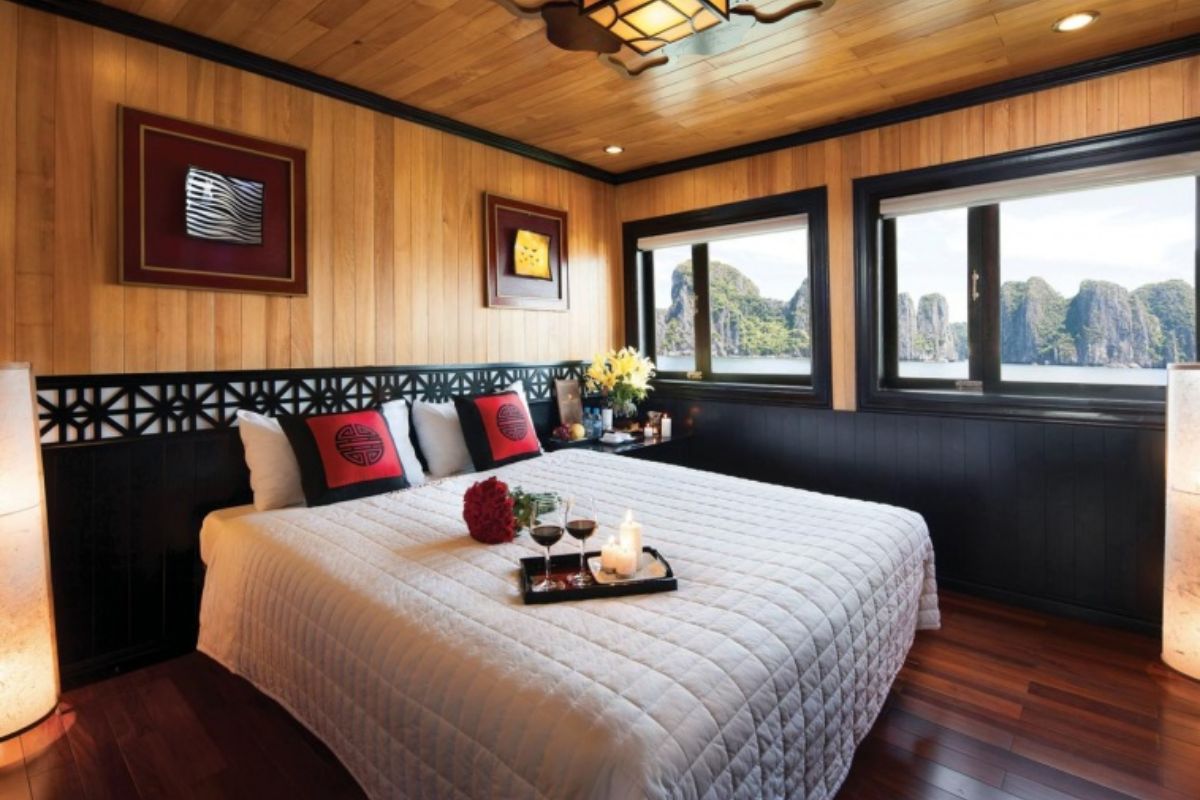 Honeymoon Suite with Balcony