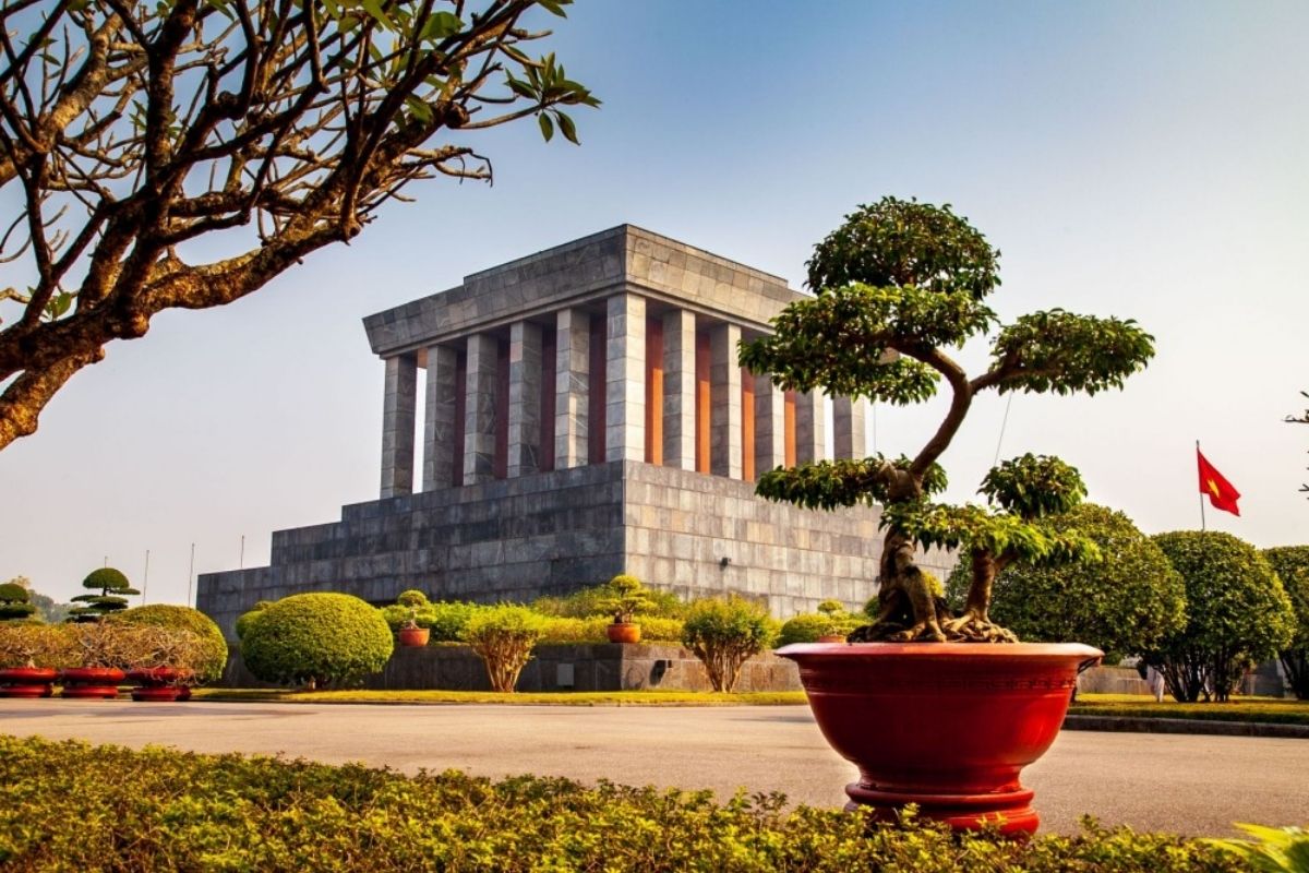 Ho Chi Minh Mausoleum - 10 Days in Vietnam