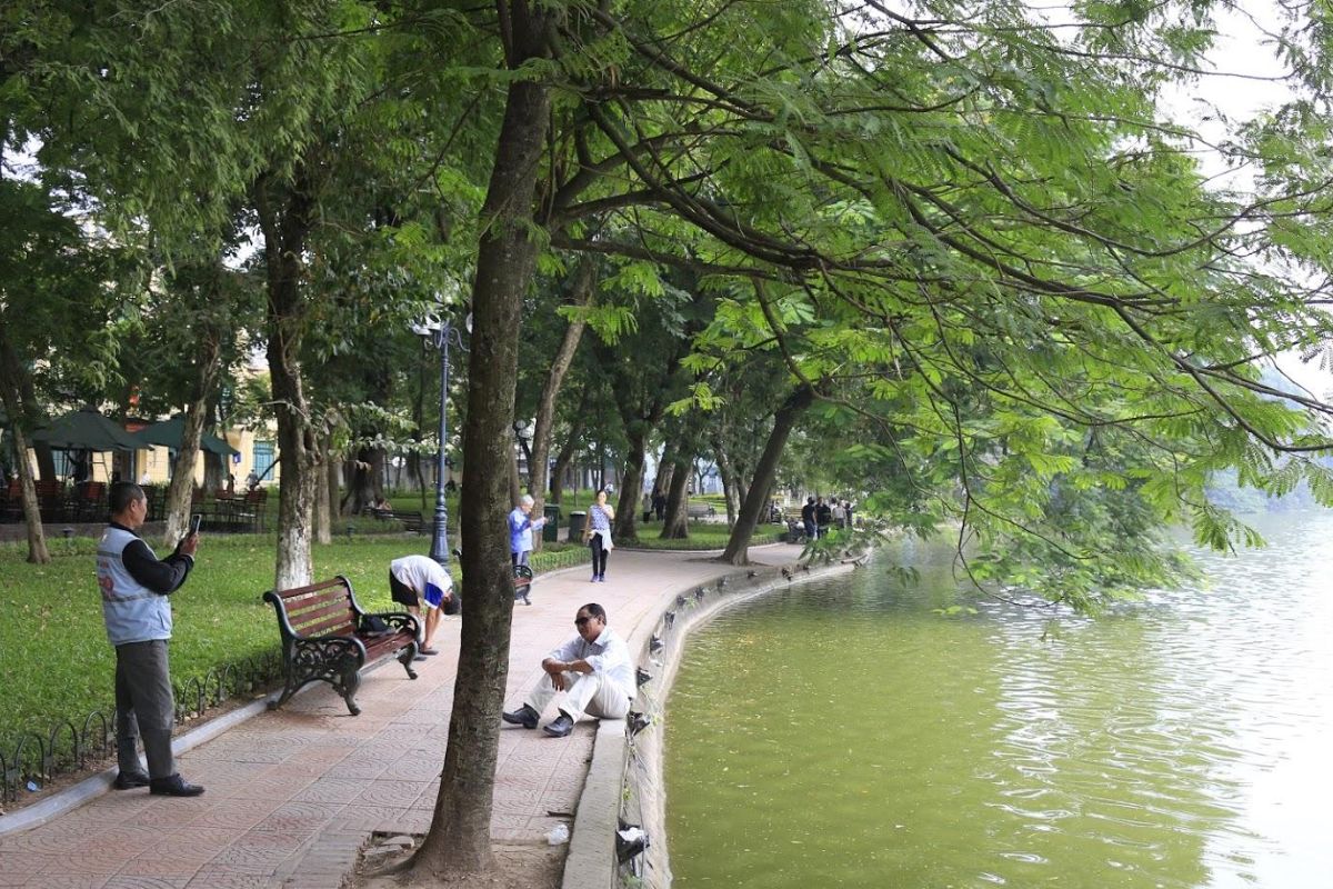 Walk Around Hoan Kiem Lake in the Morning