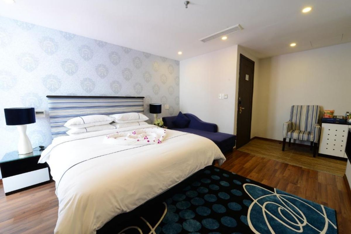 Honeymoon Suite at Emerald Waters Hotel Hanoi