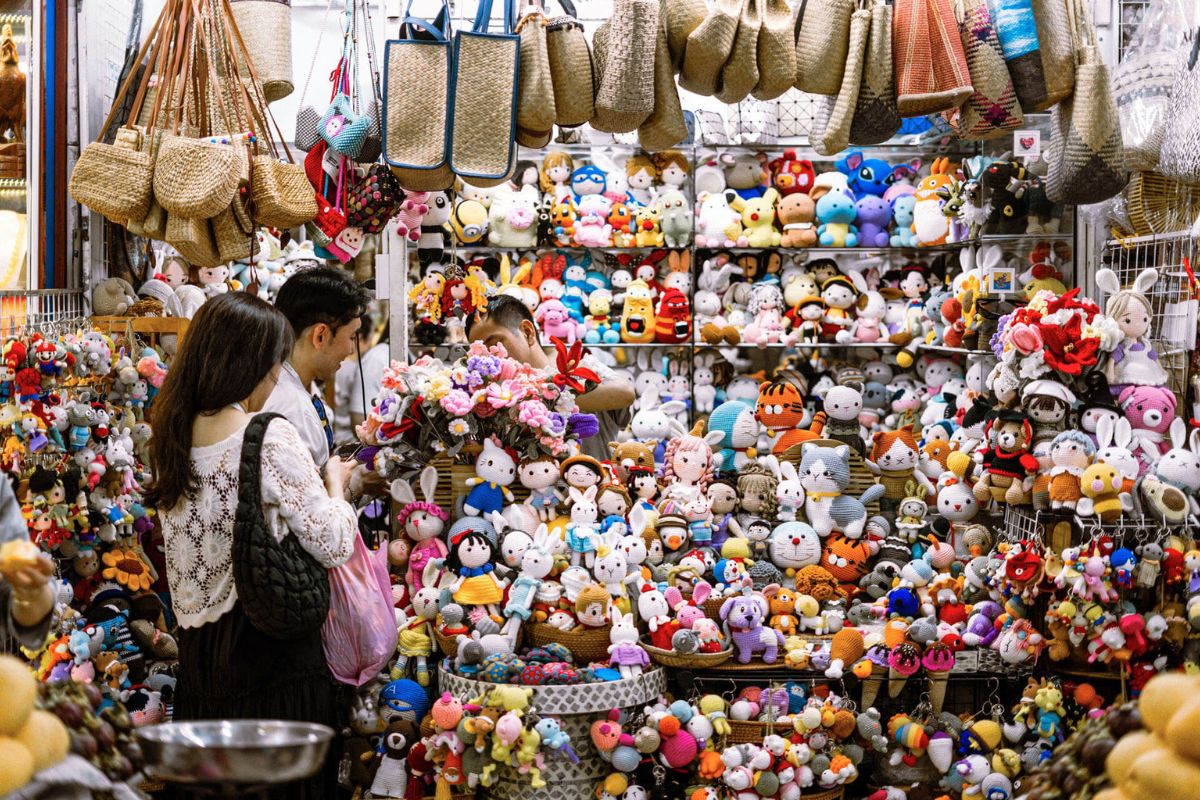 Shopping at Han Market