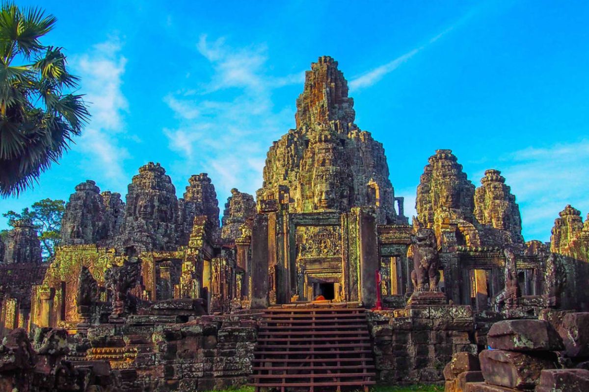 Bayon Temple - Angkor Wat Bike Tour