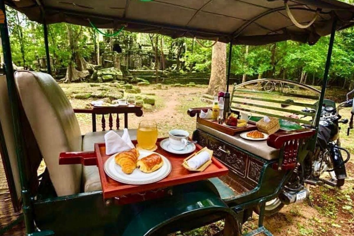 Khmer breakfast in the shade - Angkor Wat Bike Tour