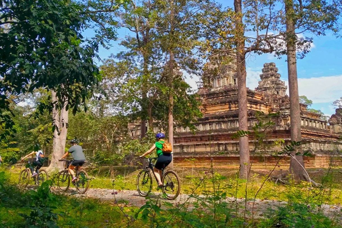 Angkor Wat Sunrise Bike Tour