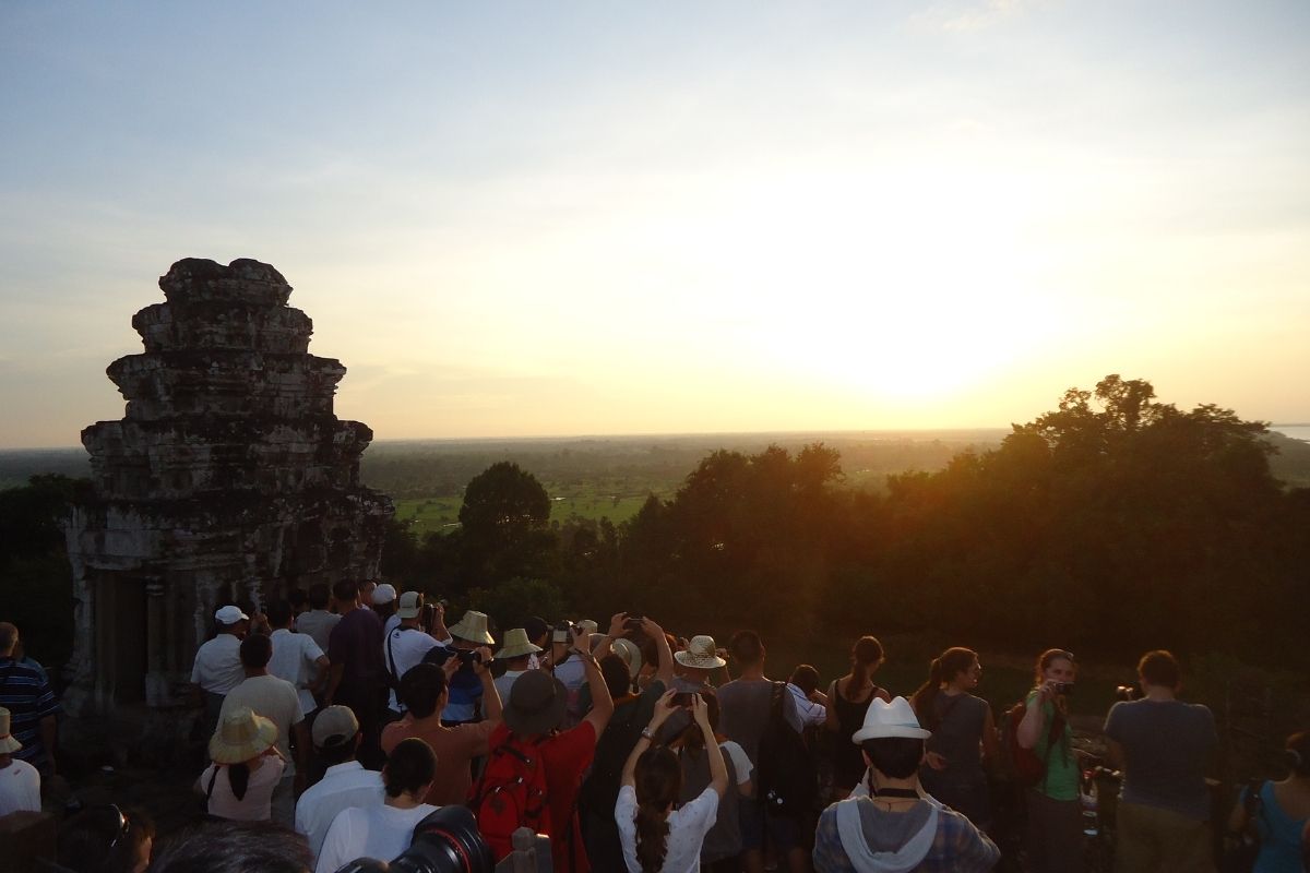 Phnom Bakheng Sunrise Hike