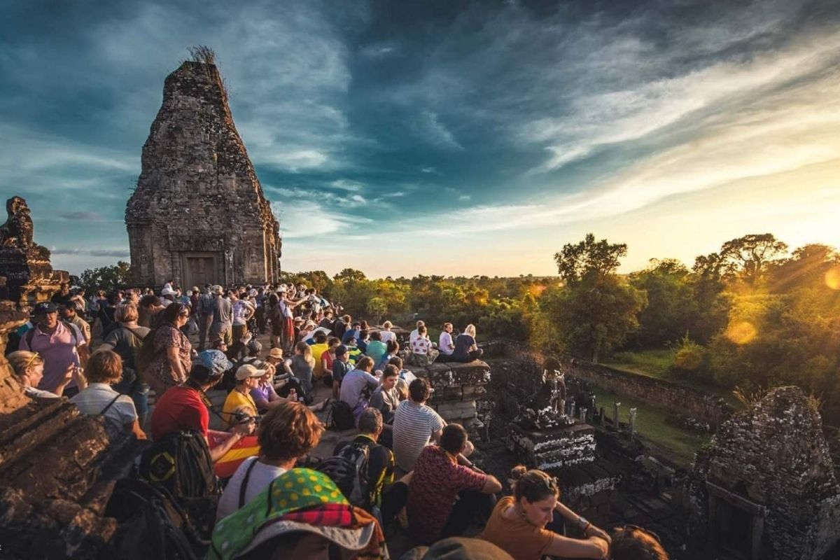 Bayon Temple & Angkor Thom Circuit - Angkor Wat Trekking Tours