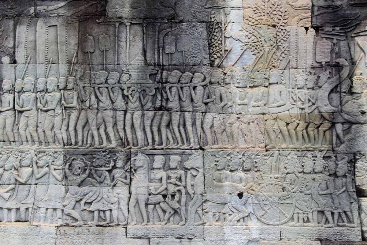 Experience the Bayon Temple Tour with Artistic Detail Sandstone 