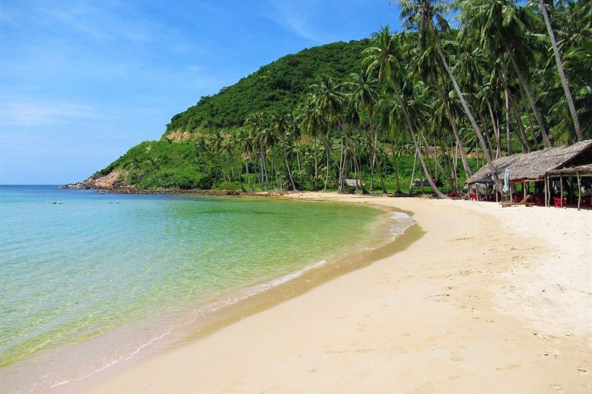 Nam Du Beach