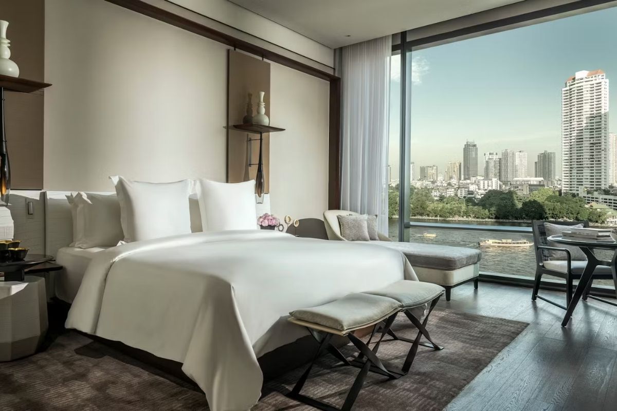 Four Seasons Hotel - best hotels in Bangkok