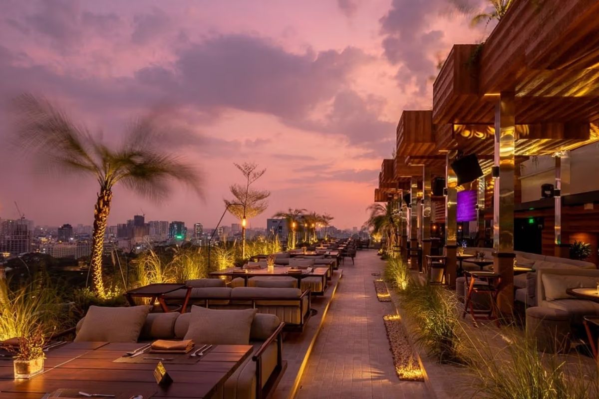 Shri Restaurant & Lounge