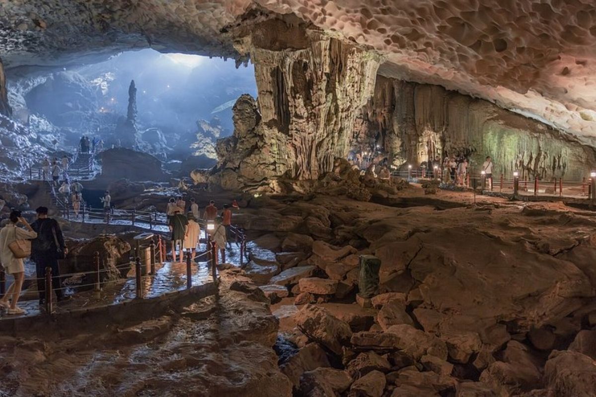 Sung Sot Cave - Affordable Vietnam Tour Package