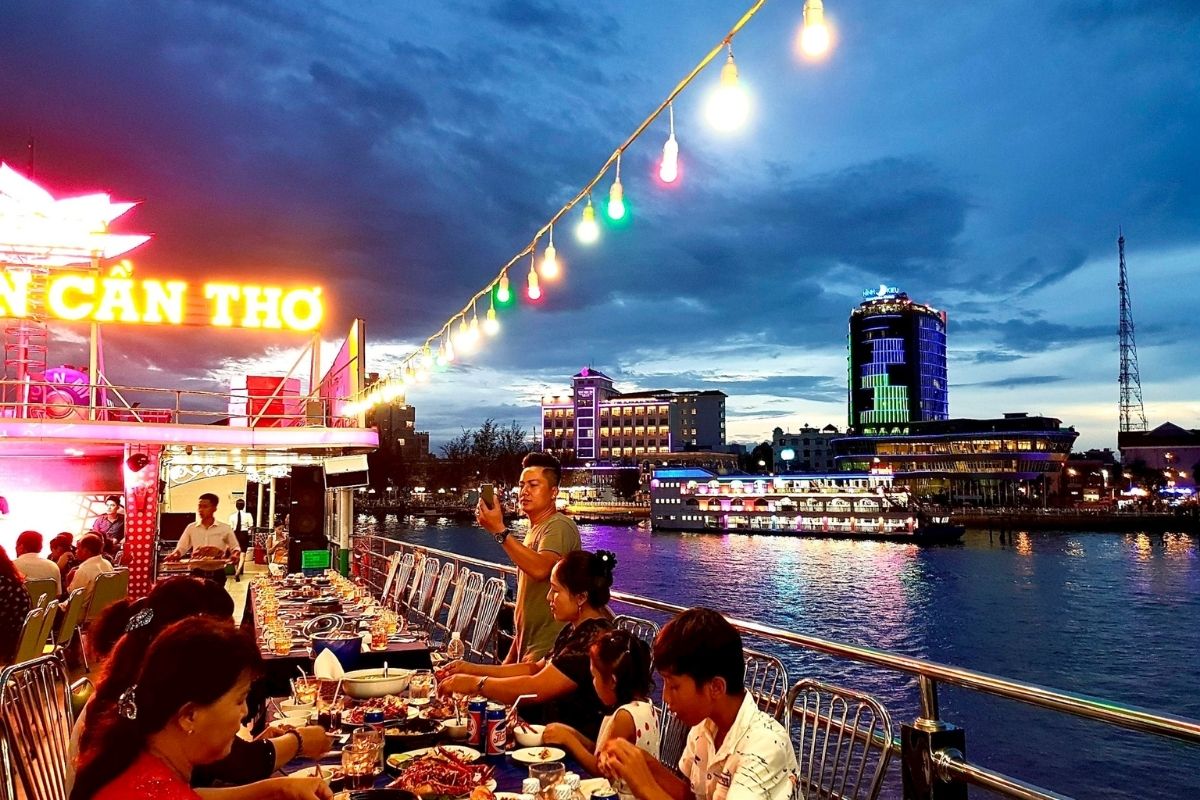 January Cool Evenings Ideal River Cruises with Can Tho weather