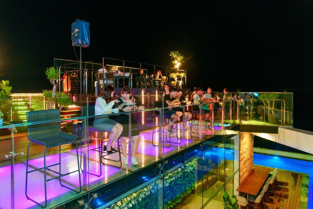 Sky21 Bar & Bistro - Da Nang Nightlife