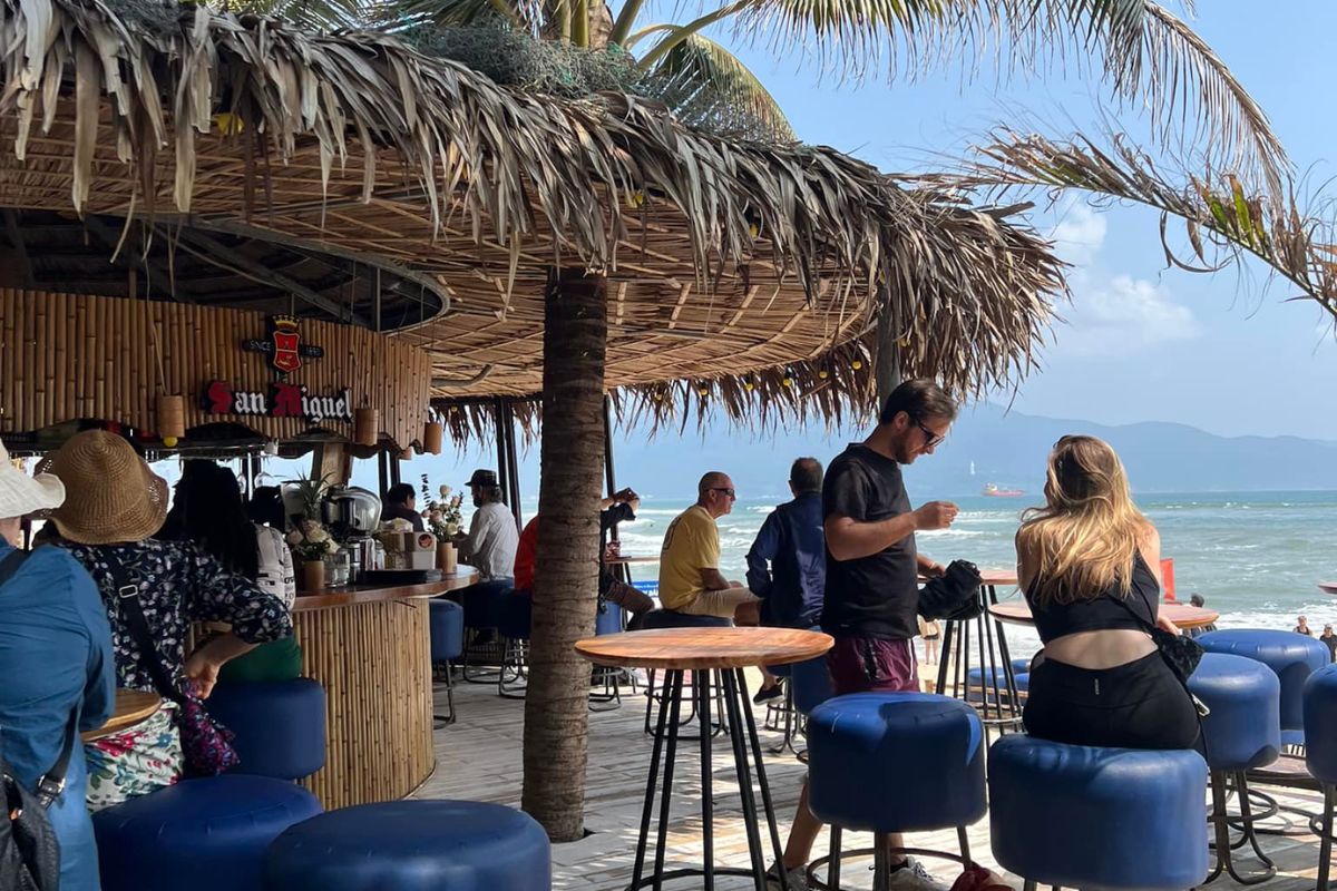 Paradise Beach Bar & Cinema - Da Nang Nightlife