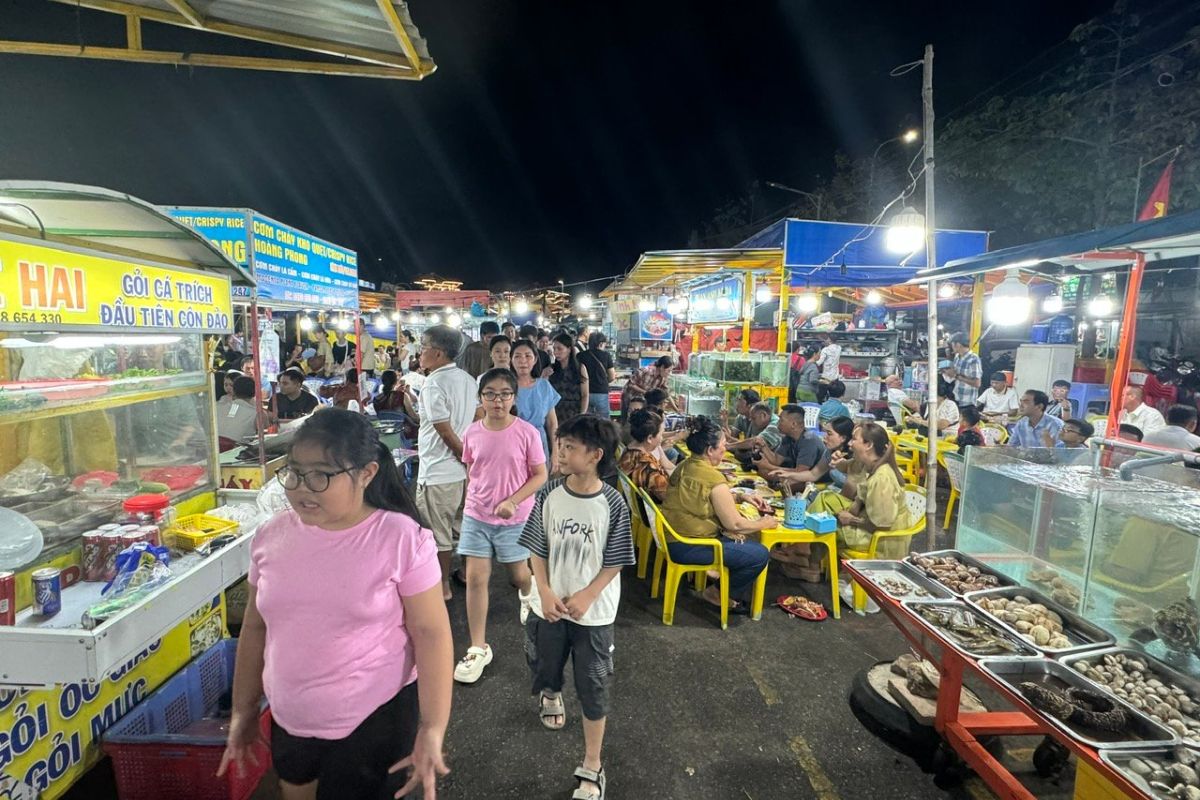Con Market (Night Section)