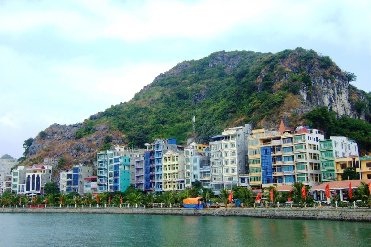 Cat Ba Town