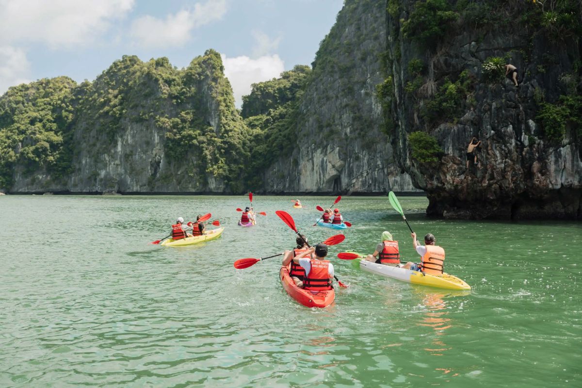 Lan Ha Bay Kayaking