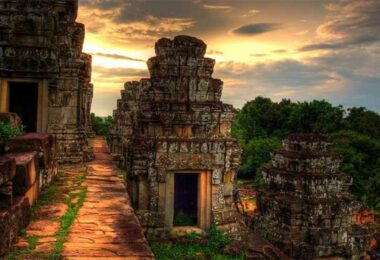 Phnom Bakheng - 1 Day Angkor Wat Tour