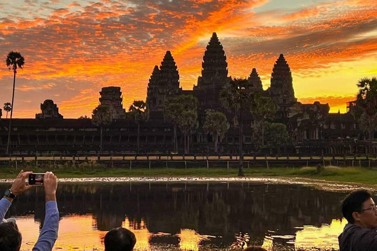 Watch the Sunrise at Angkor Wat - 1 Day Angkor Wat Tour