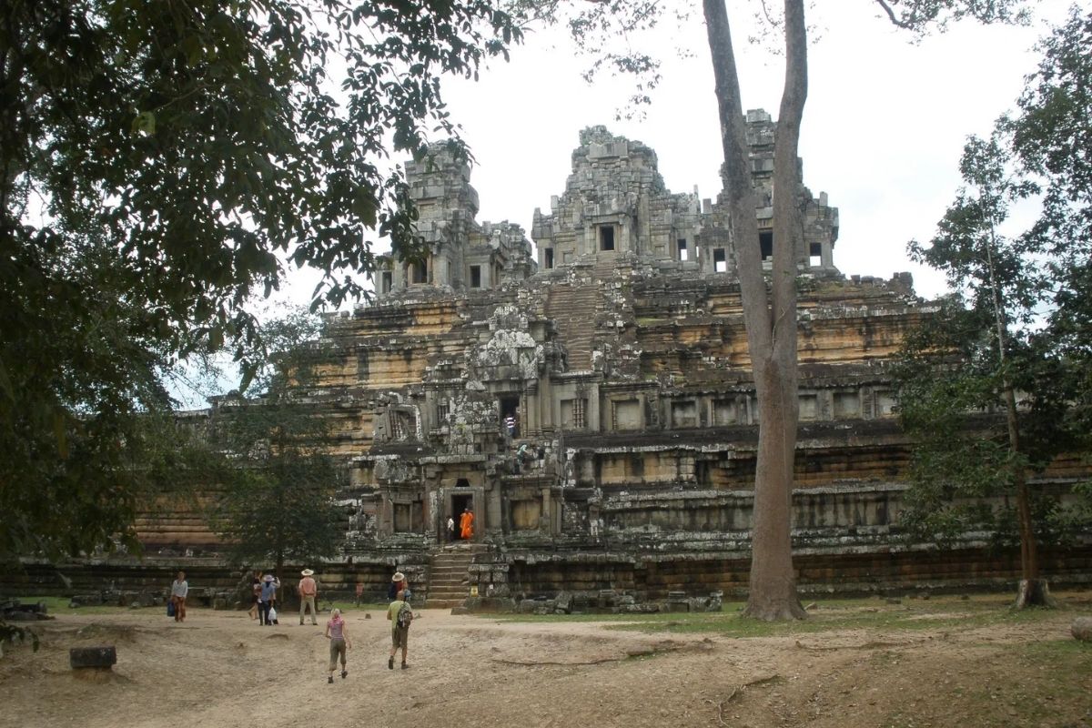 Explore Ta Keo Temple With Private Guide