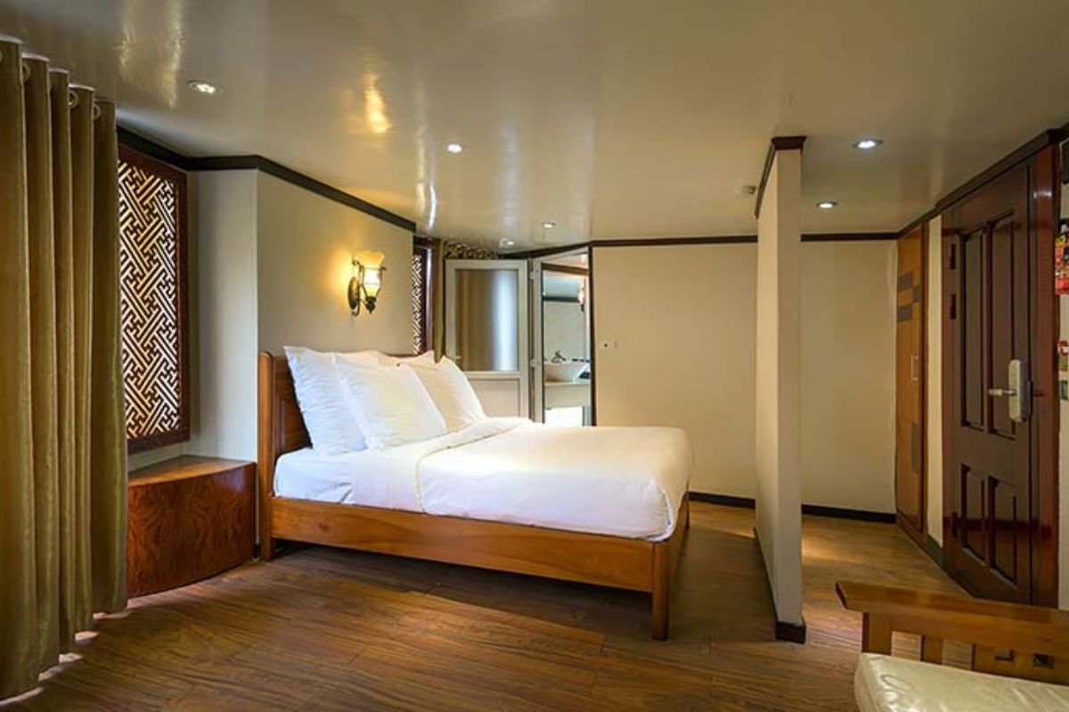 Family Connecting Rooms at La Vela Cruise Halong