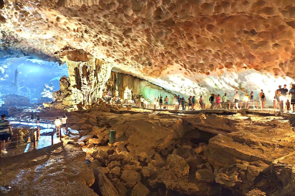 Exploring Surprise Cave from La Vela