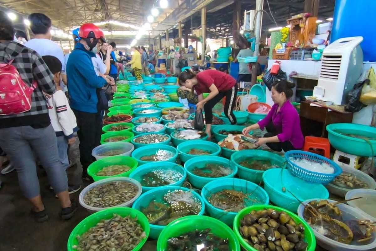 Hang Duong Market