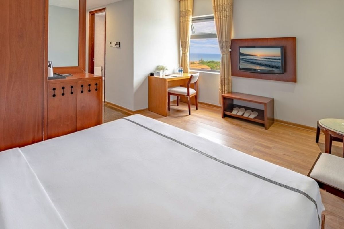 Grand Deluxe Room at Fansipan Da Nang Hotel