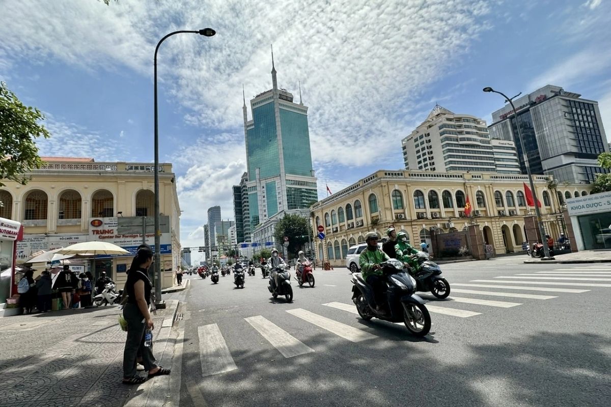 April: 11-12 Hours Sunshine Daily - Ho Chi Minh Weather in April
