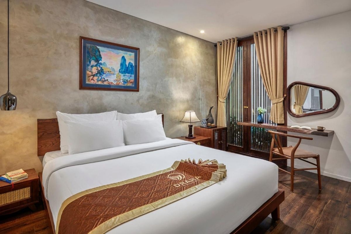 Deluxe King Room with Balcony at Draha Halong Hotel