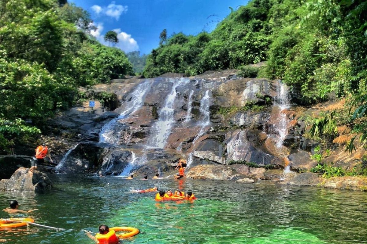 Cool Off at Suoi Mo with Lang Co Beach Vietnam Tour