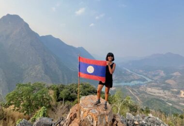 Hiking up Pha Xomnang View Point