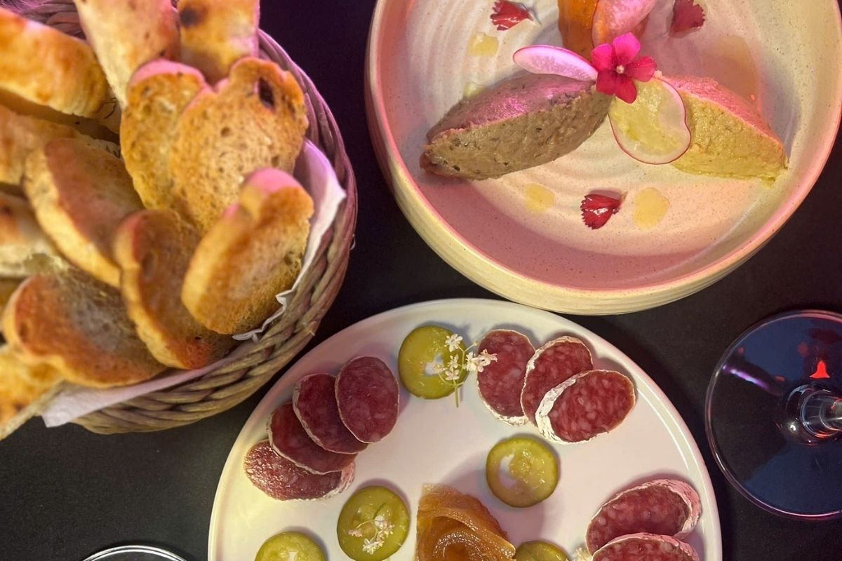 Crostini all’aglio at Luna Pub Da Nang Vietnam