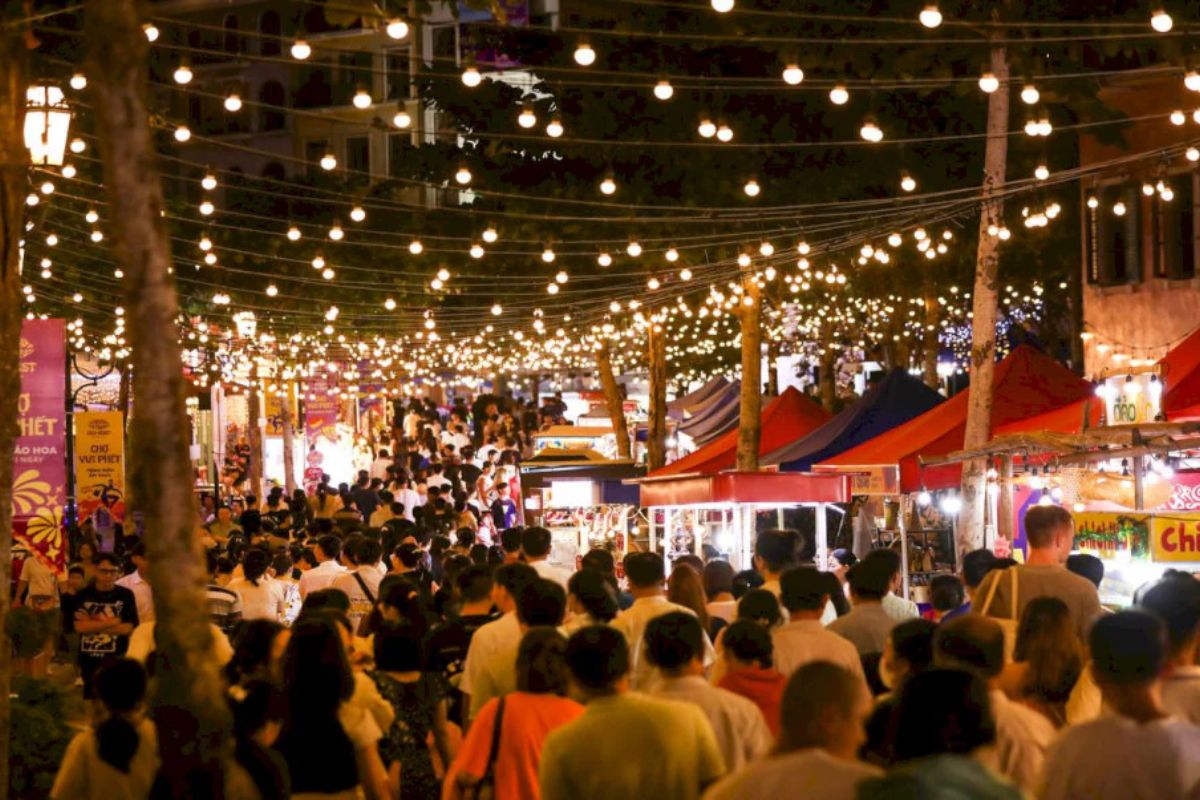 Stroll through Phu Quoc Night Market