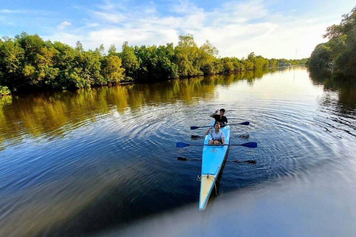 Kayaking on the Cua Can River - Phu Quoc Travel in April