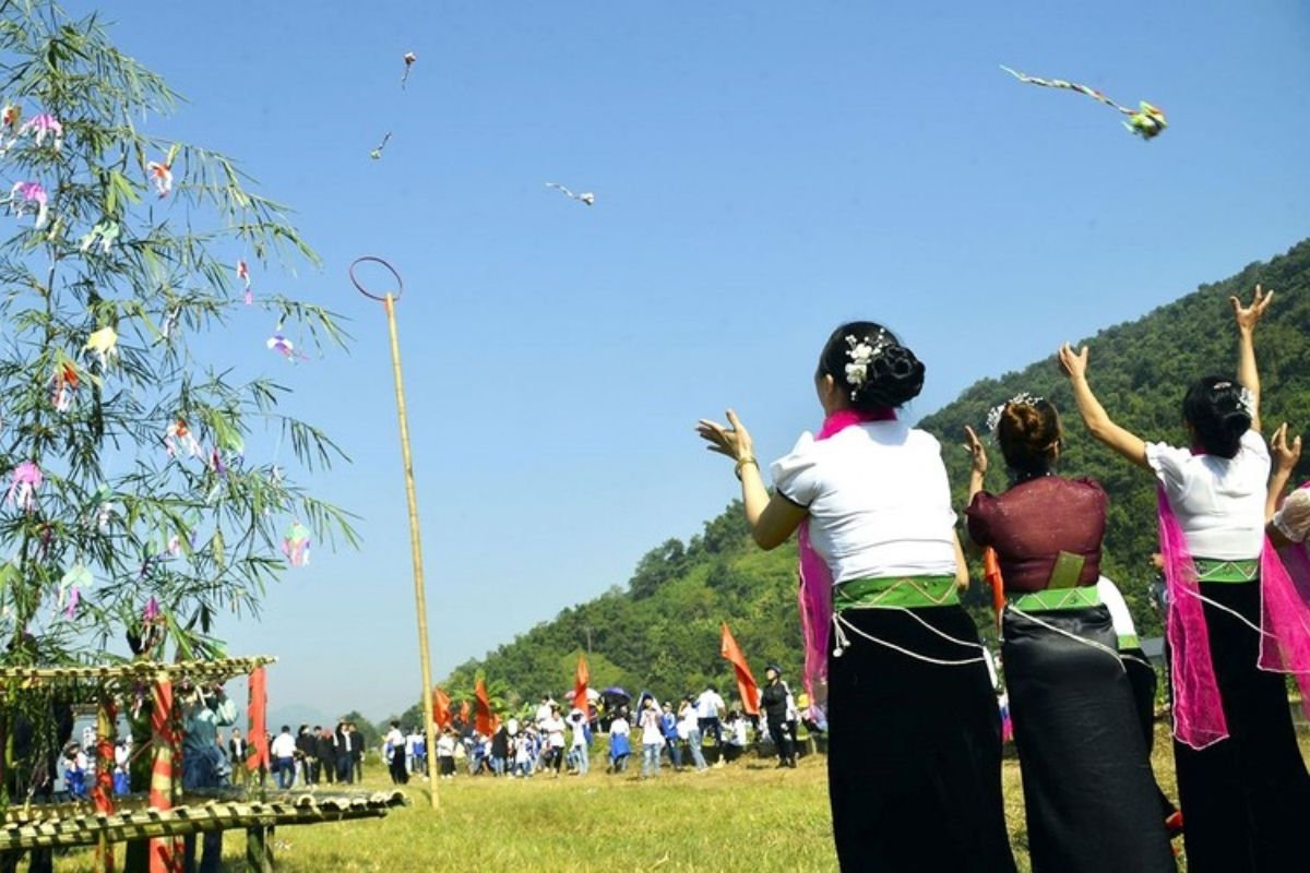 Warm February, Thai Villages Celebrate Tet - Pu Luong Weather