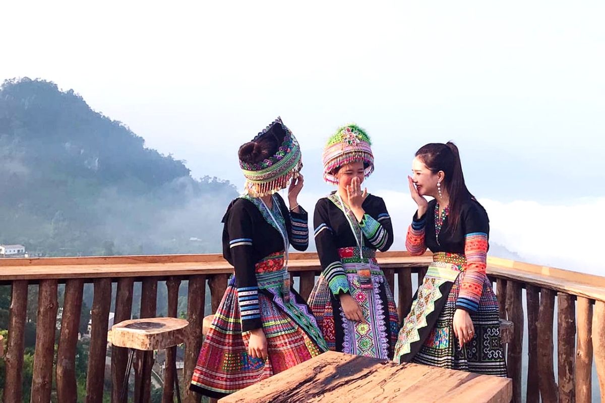 Hmong Families of Suoi Giang