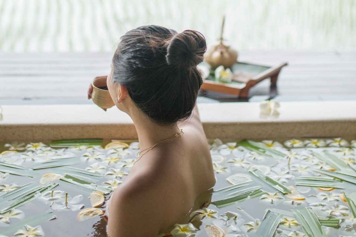 Cuc Huong Traditional Herbal Bath