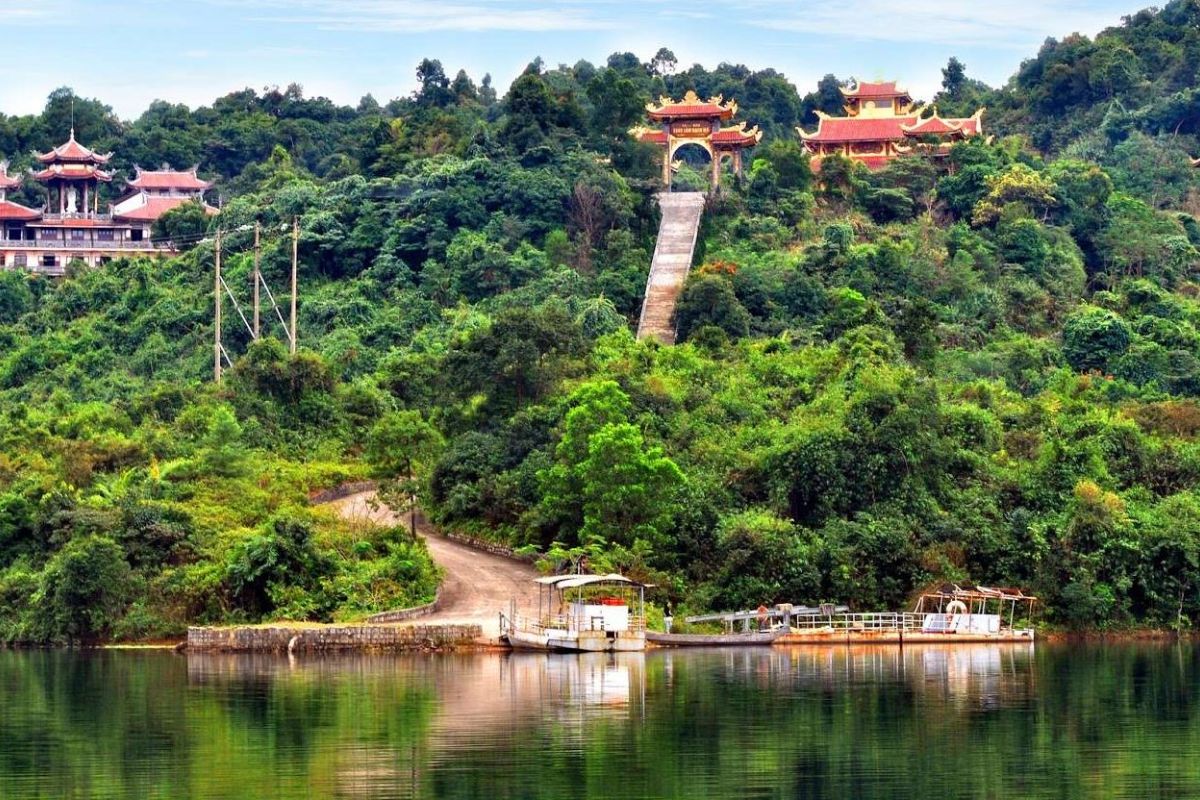 Tuyen Lam Lake
