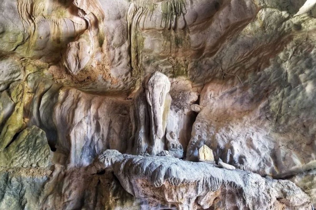 Tham Xang (Elephant Cave) - Vang Vieng Laos