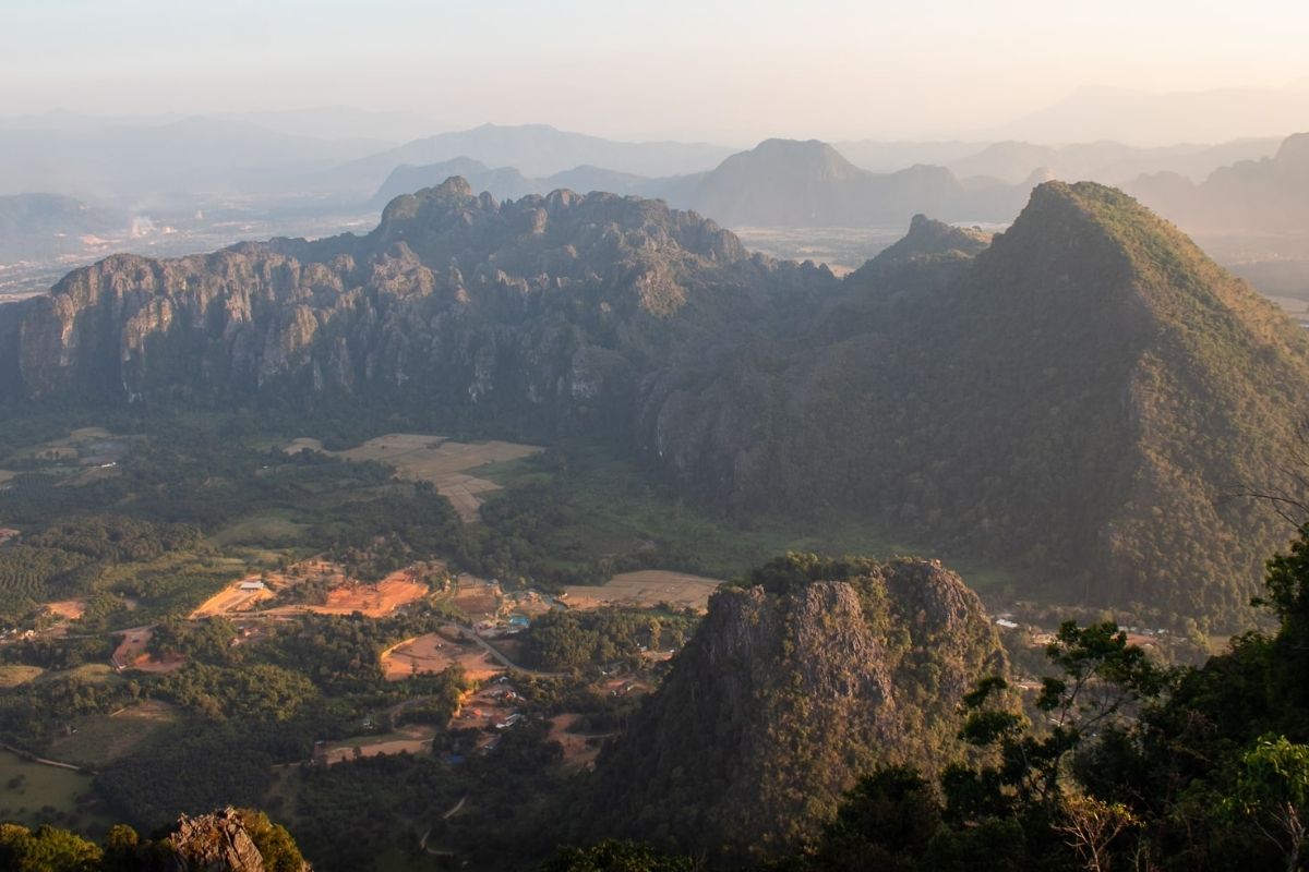 Pha Ngern Viewpoint - Vang Vieng Laos