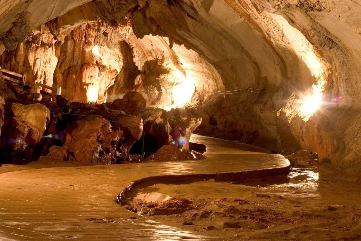 Tham Chang Cave