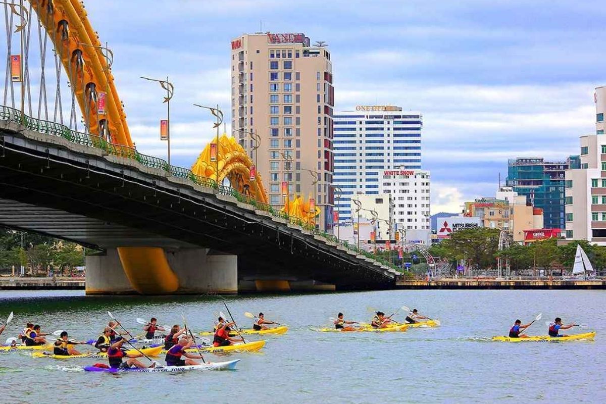 Kayaking the Han River — a refreshing Da Nang adventure