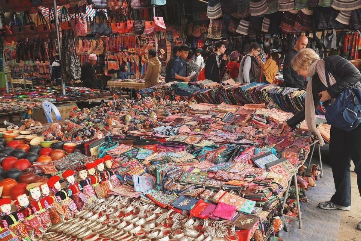 Visit Cho Phien at Market Square