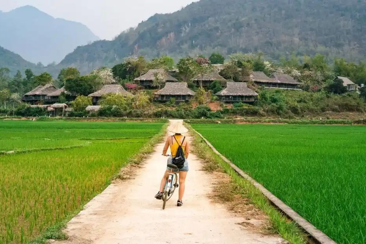 Cycling Bac Lac loop, Mai Chau April