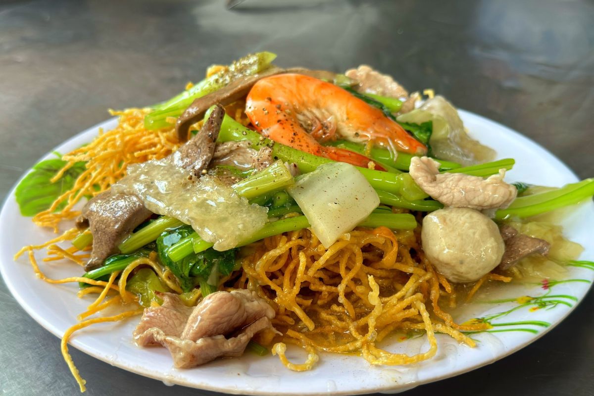 Fried Noodles & Garden Breakfast 