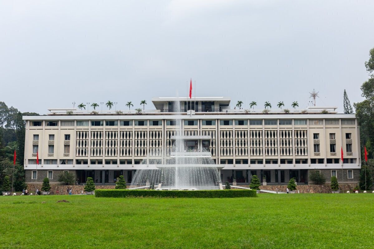 Explore Independence Palace in March Sunshine